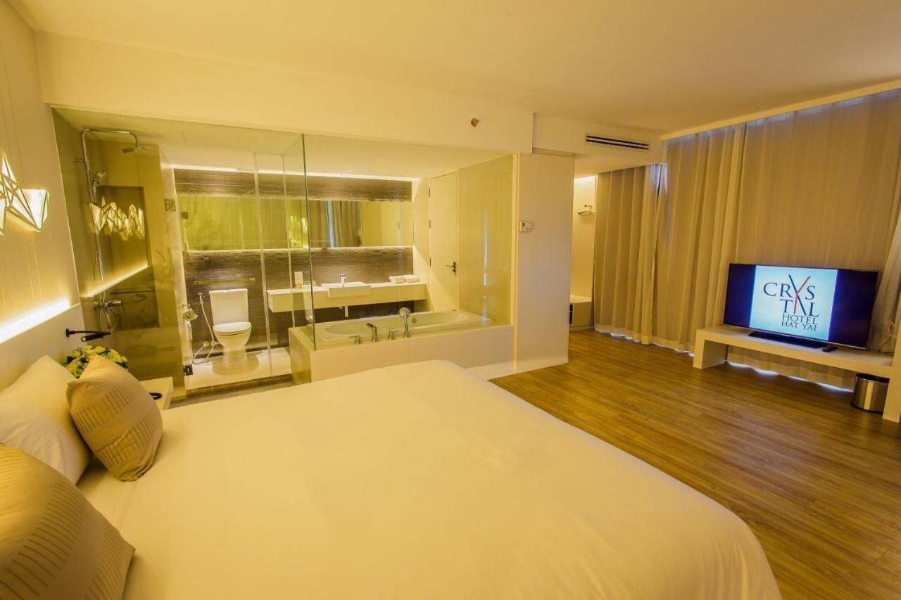 Crystal Hotel Hat Yai Room photo
