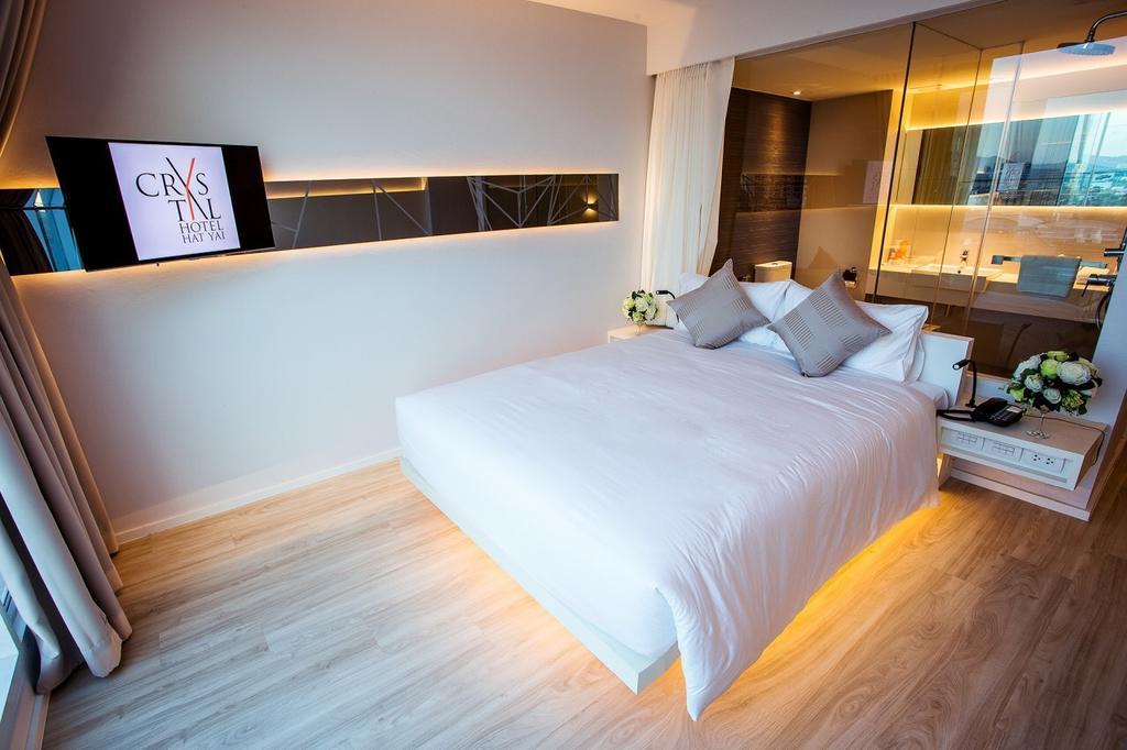 Crystal Hotel Hat Yai Room photo