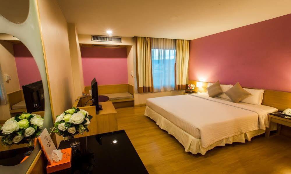Crystal Hotel Hat Yai Exterior photo